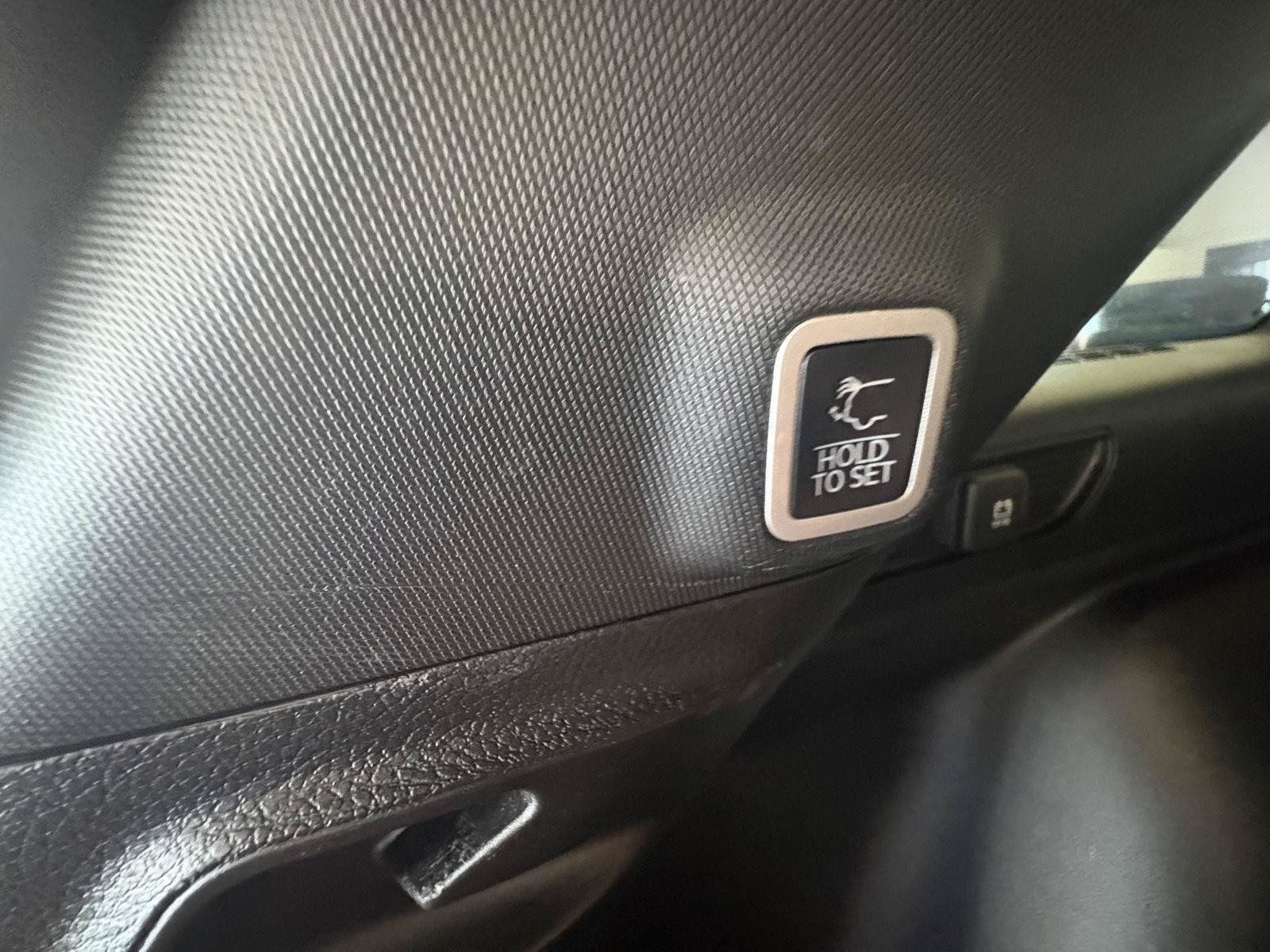 Used 2025 Jeep Grand Cherokee Limited AWD/4WD image 18