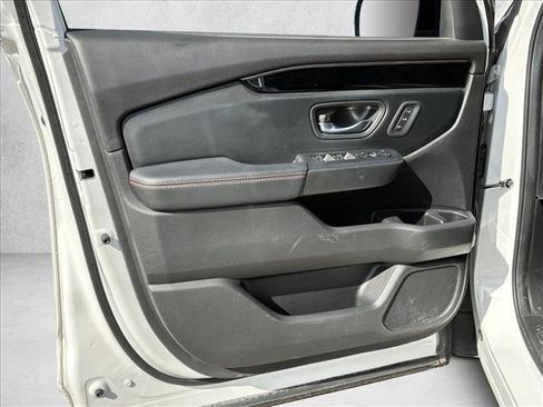 Used 2024 Honda Pilot TrailSport image 11