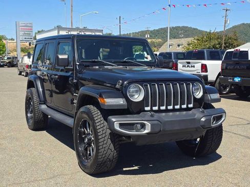 Used 2019 Jeep Wrangler Unlimited Sahara w/ Advanced Safety Group AWD/4WD image 7
