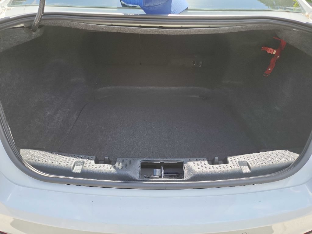 Used 2015 Ford Taurus SEL FWD image 32