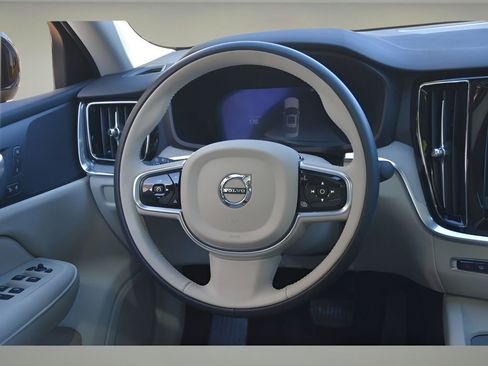 Used 2025 Volvo S60 B5 Plus image 16