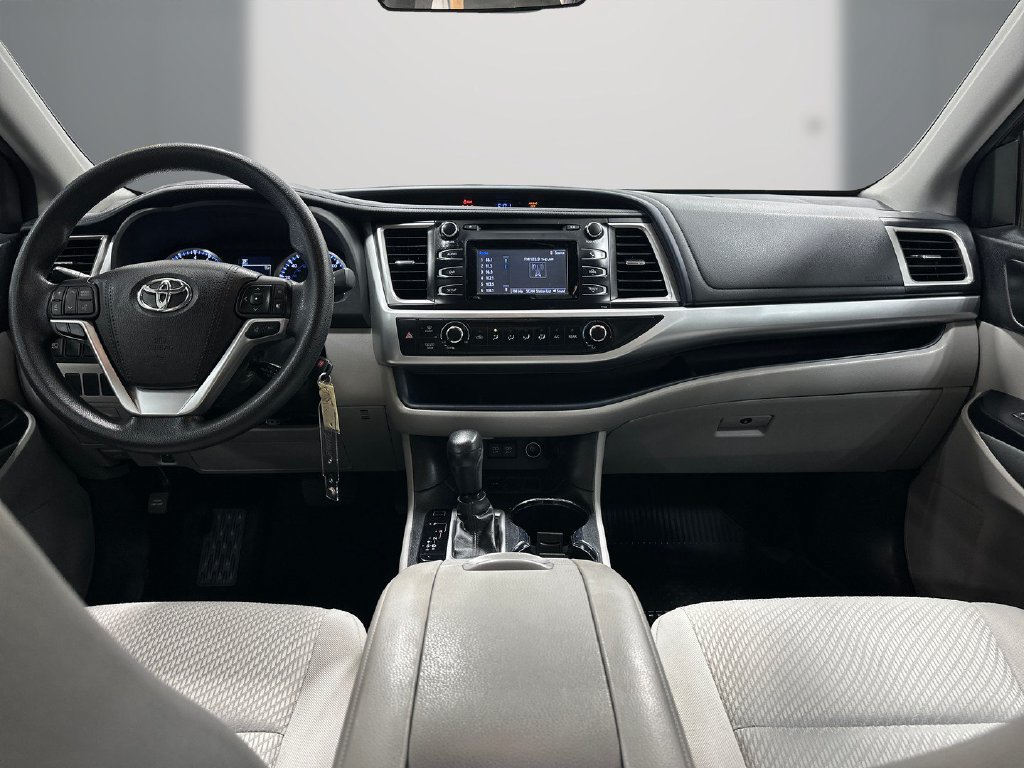 Used 2017 Toyota Highlander LE FWD image 18