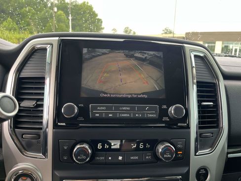 Used 2023 Nissan Titan SV w/ SV Convenience Package RWD image 19