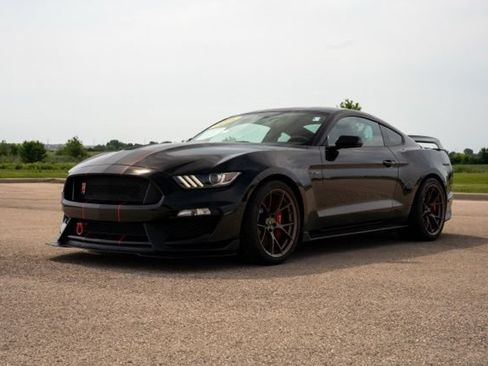 Used 2016 Ford Mustang Shelby GT350R RWD image 3