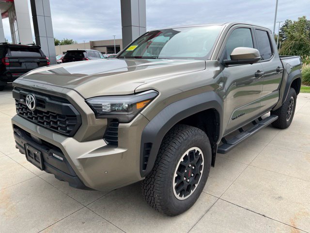 Used 2024 Toyota Tacoma TRD Off-Road w/ TRD Off Road Premium Package AWD/4WD image 3