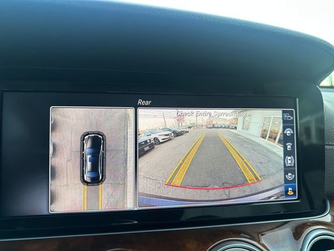 Used 2019 Mercedes-Benz E 300 4MATIC image 17