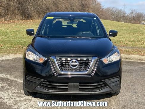 Used 2020 Nissan Kicks S image 2