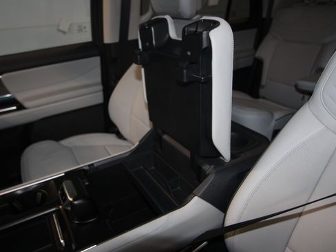 New 2026 Ford Expedition Max Platinum w/ Platinum Ultimate Package AWD/4WD image 19