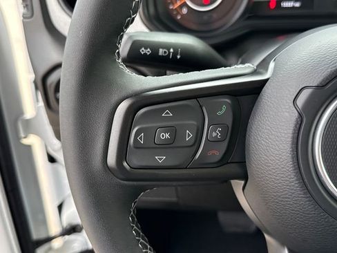 Used 2025 Jeep Wrangler Sport S image 16