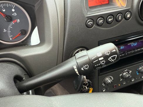 Used 2004 Pontiac Grand Prix GT2 w/ Leather Trim Pkg image 27