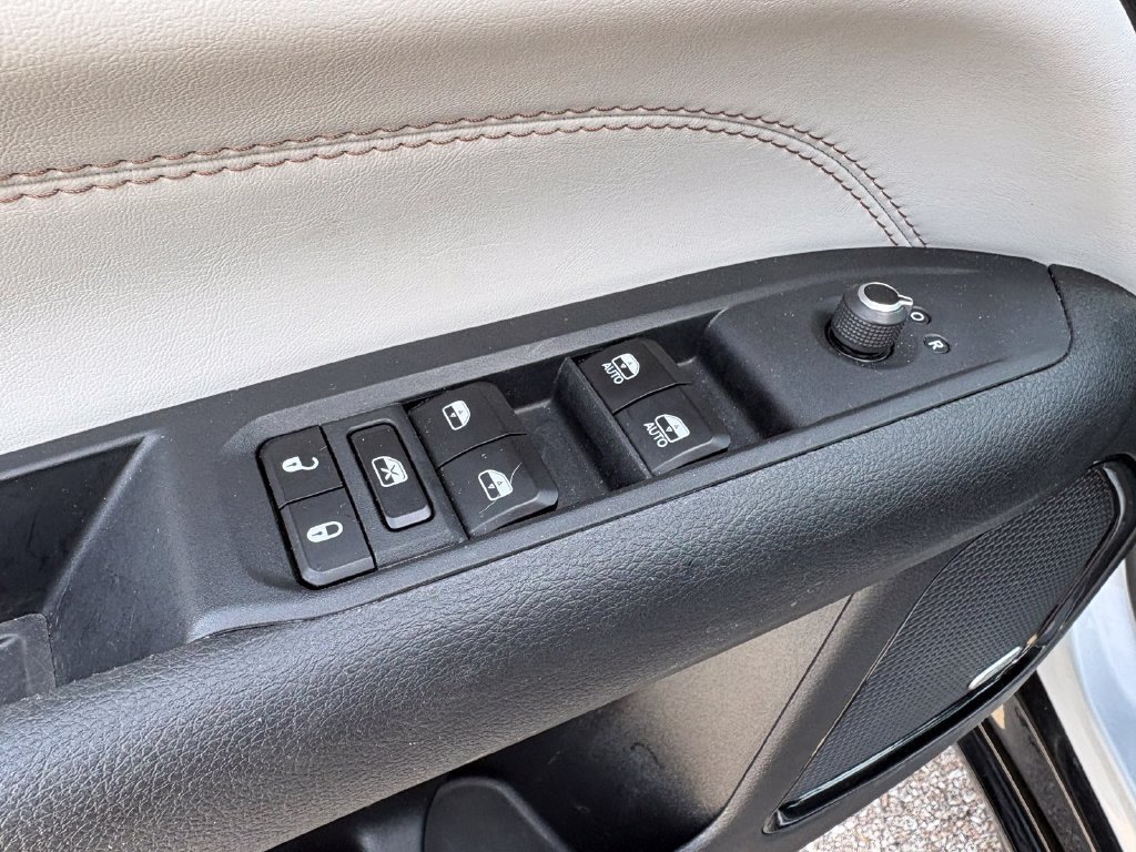 Used 2025 Jeep Compass Limited w/ Elite Group AWD/4WD image 19
