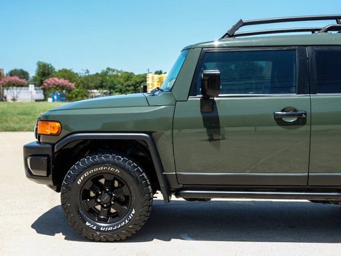 Used 2011 Toyota FJ Cruiser 4WD w/ Trail Teams Special Edition image 12