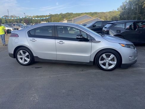 Used 2014 Chevrolet Volt FWD image 10