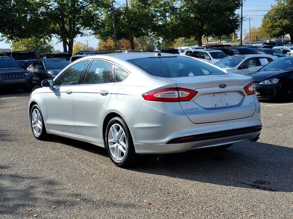 Used 2014 Ford Fusion SE FWD image 3