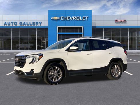 Used 2024 GMC Terrain SLT image 1