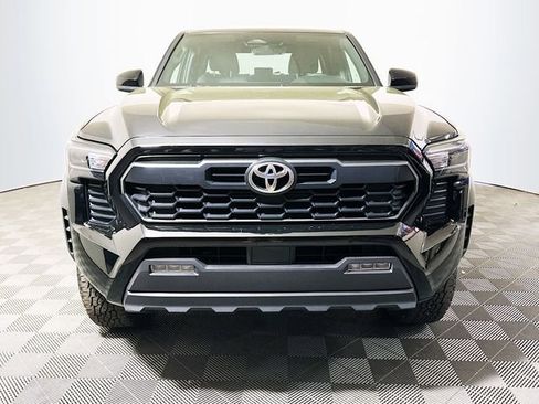 Certified 2025 Toyota Tacoma TRD Off-Road AWD/4WD image 3