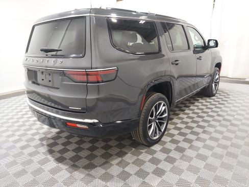 Used 2022 Jeep Wagoneer Series III w/ Premium Group I AWD/4WD image 3