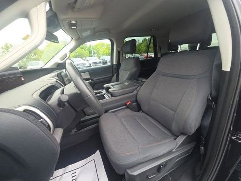 Used 2025 Ford Expedition Active AWD/4WD image 28