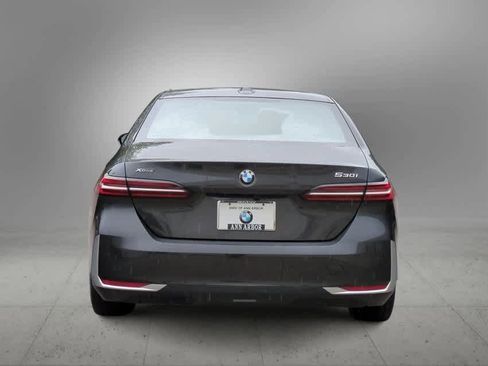 Used 2025 BMW 530i xDrive w/ Premium Package image 7