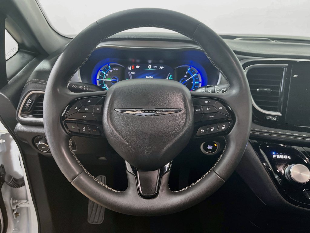 Used 2024 Chrysler Pacifica Limited FWD image 15