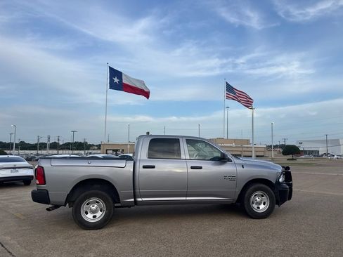 Used 2020 RAM 1500 4x4 Crew Cab Classic image 26
