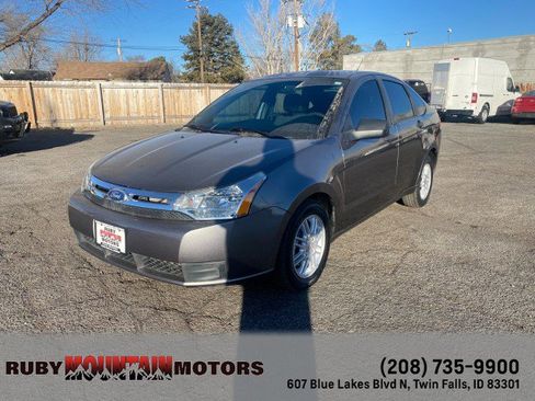 Used 2010 Ford Focus SE image 3