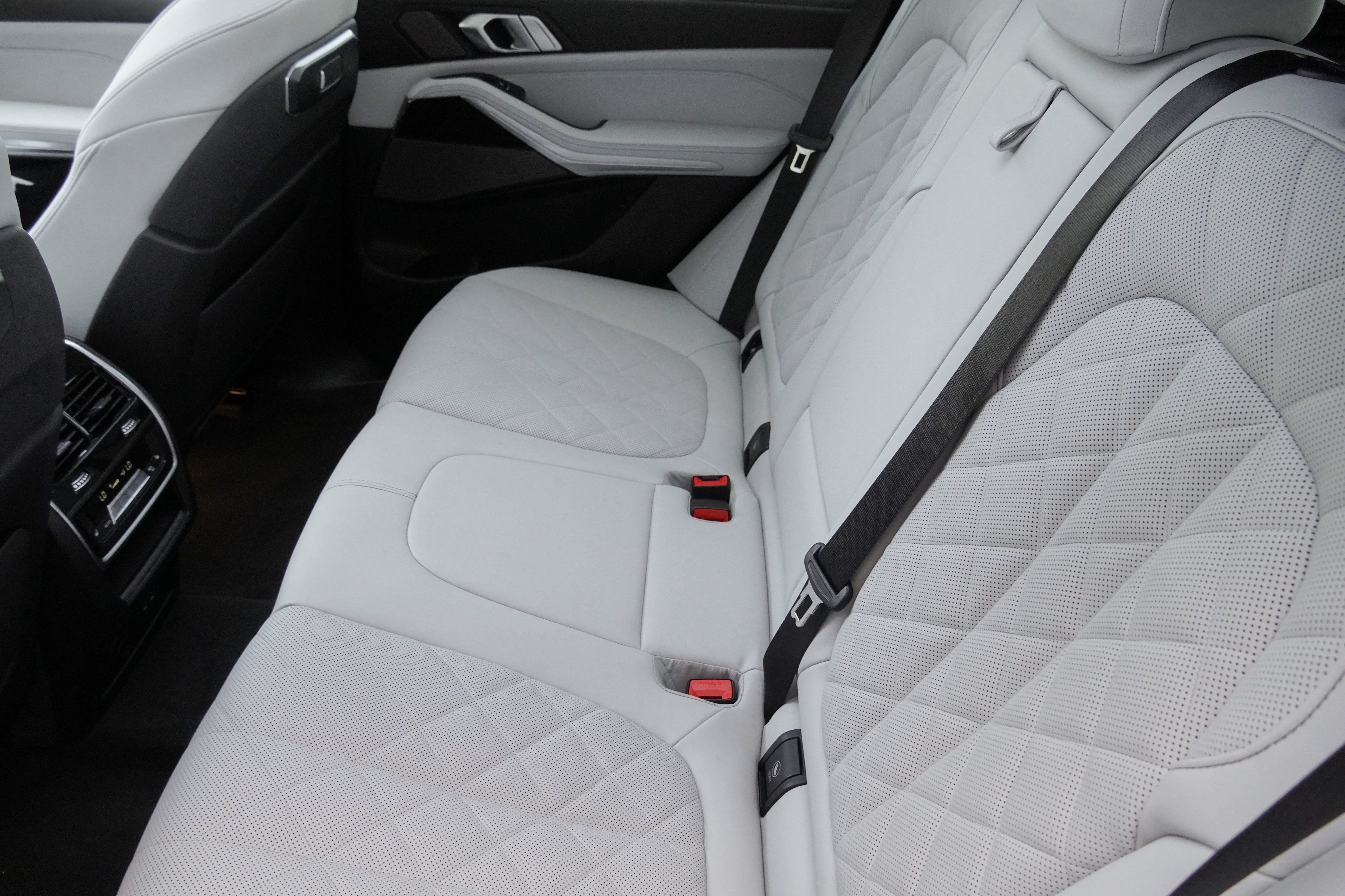 Certified 2025 BMW X5 sDrive40i w/ Climate Comfort Package RWD image 34