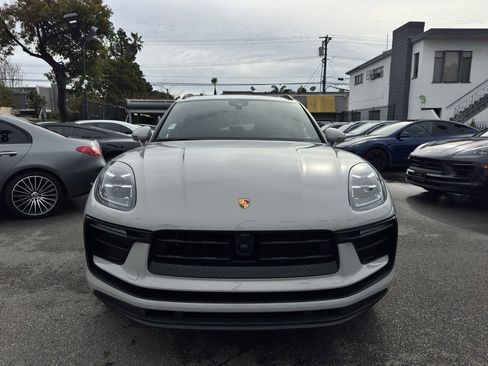 Used 2024 Porsche Macan image 2