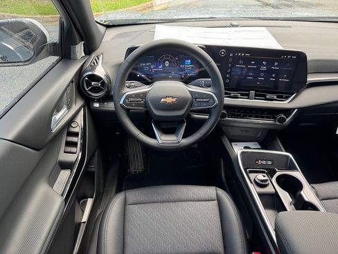 New 2026 Chevrolet Equinox LT w/ Convenience Package II FWD image 17