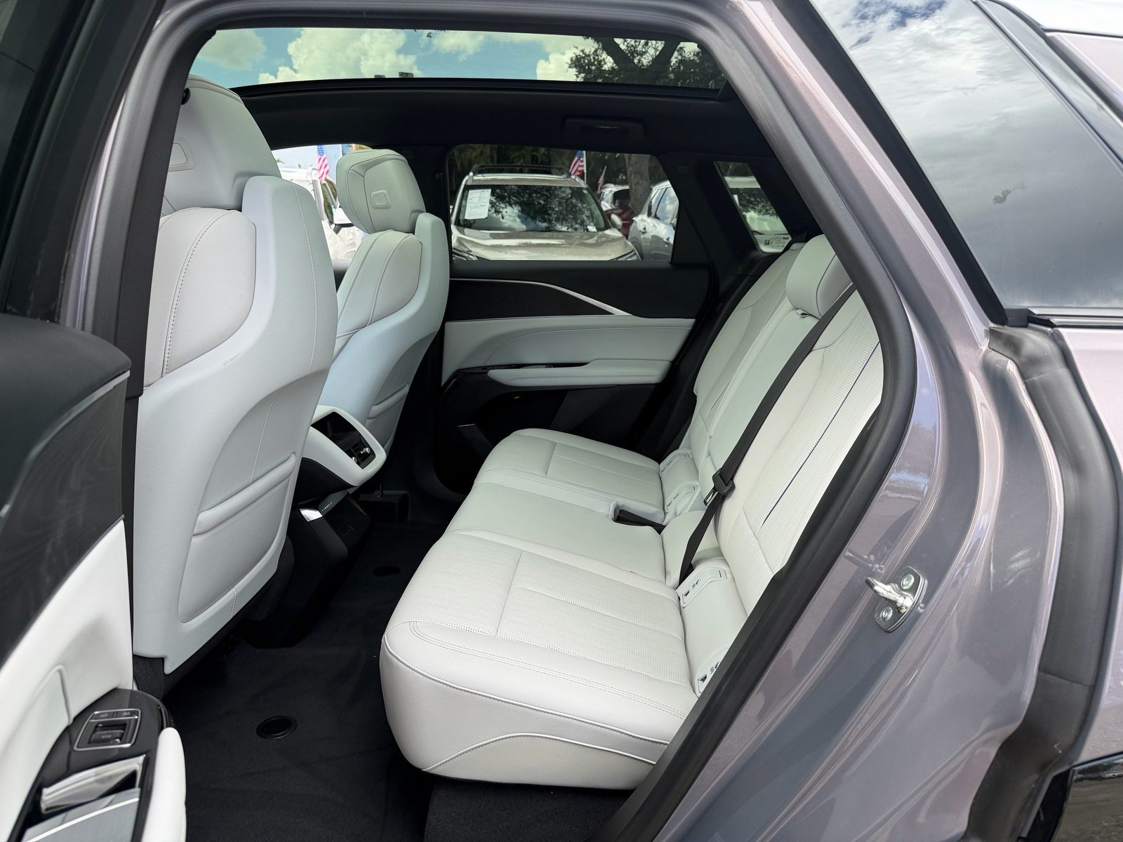 Used 2025 Cadillac Lyriq Luxury RWD image 11