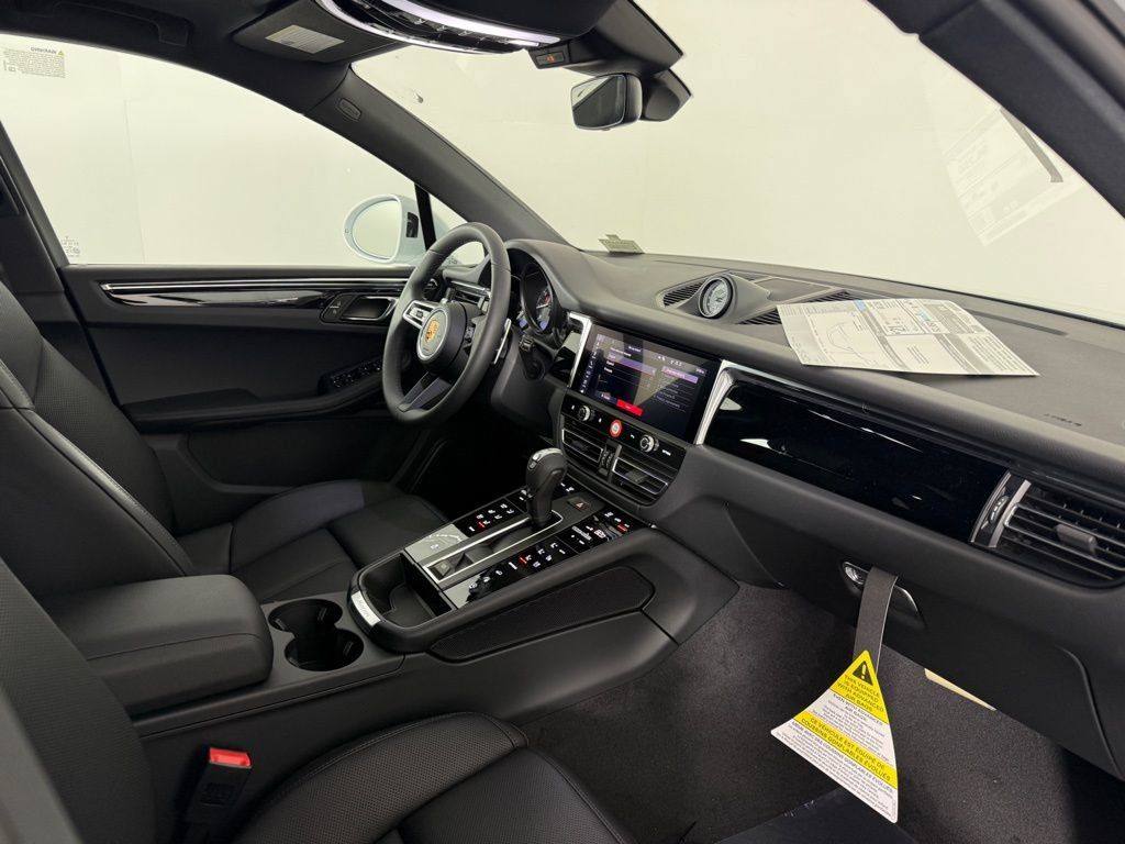 Certified 2026 Porsche Macan AWD/4WD image 15