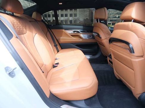 Used 2020 BMW 750i xDrive xDrive M SPORT LINE image 26