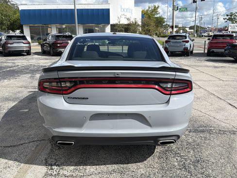 Used 2022 Dodge Charger SXT w/ Blacktop Package RWD image 4