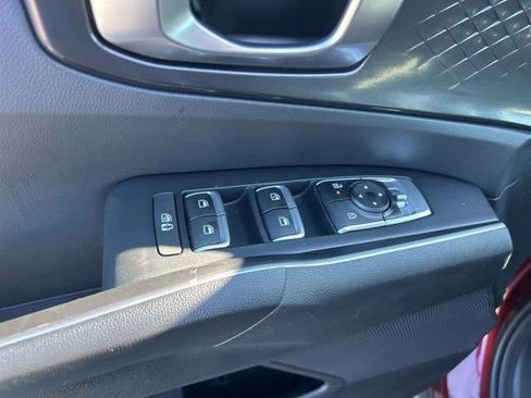 Used 2025 Kia Sorento S image 13