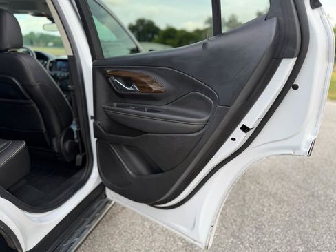 Used 2020 GMC Terrain Denali w/ Denali Premium Package FWD image 16
