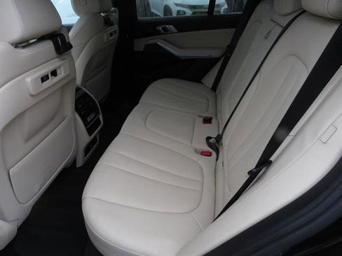 Used 2022 BMW X5 xDrive45e image 16