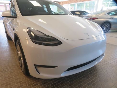 Used 2024 Tesla Model Y Long Range AWD/4WD image 56