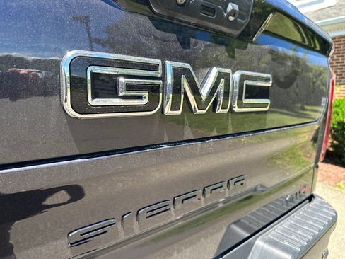Used 2023 GMC Sierra 1500 AT4 w/ AT4 Premium Package AWD/4WD image 12