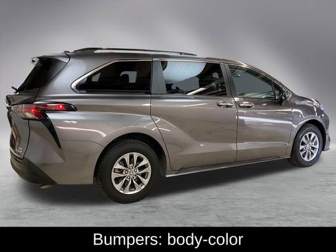 Used 2024 Toyota Sienna XLE image 7