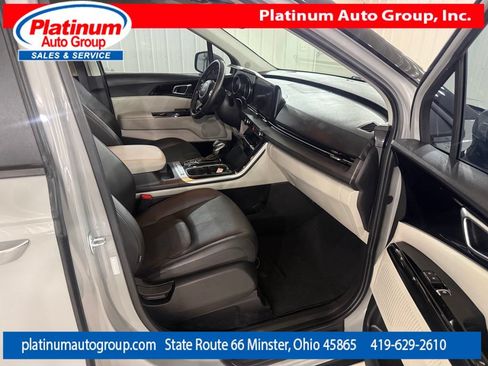 Used 2023 Kia Carnival EX FWD image 42