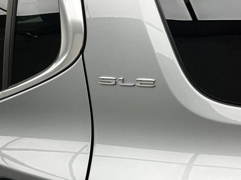 Certified 2023 GMC Acadia SLE w/ Driver Convenience Package FWD image 32