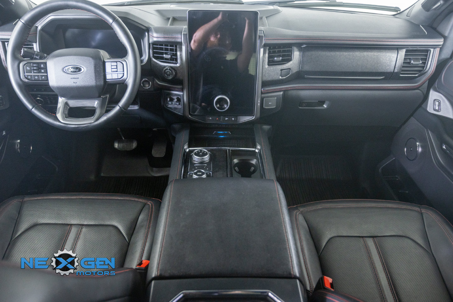 Used 2024 Ford Expedition Max Limited AWD/4WD image 4