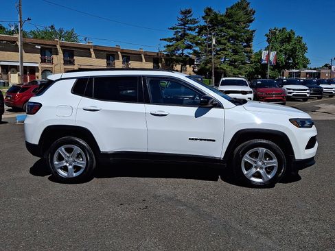 Used 2024 Jeep Compass Latitude AWD/4WD image 4