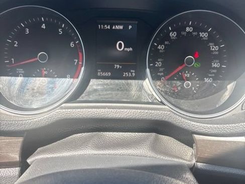 Used 2017 Volkswagen Passat 1.8T SEL Premium FWD image 14