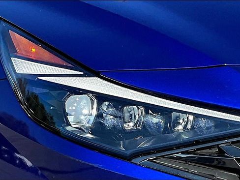 Used 2022 Hyundai Elantra Limited image 29