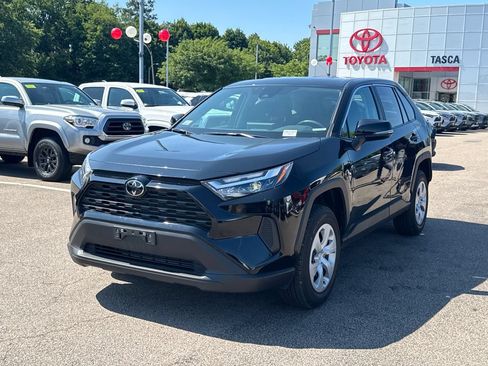 Used 2025 Toyota RAV4 LE AWD/4WD image 3