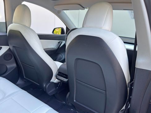 Used 2021 Tesla Model Y Long Range image 37