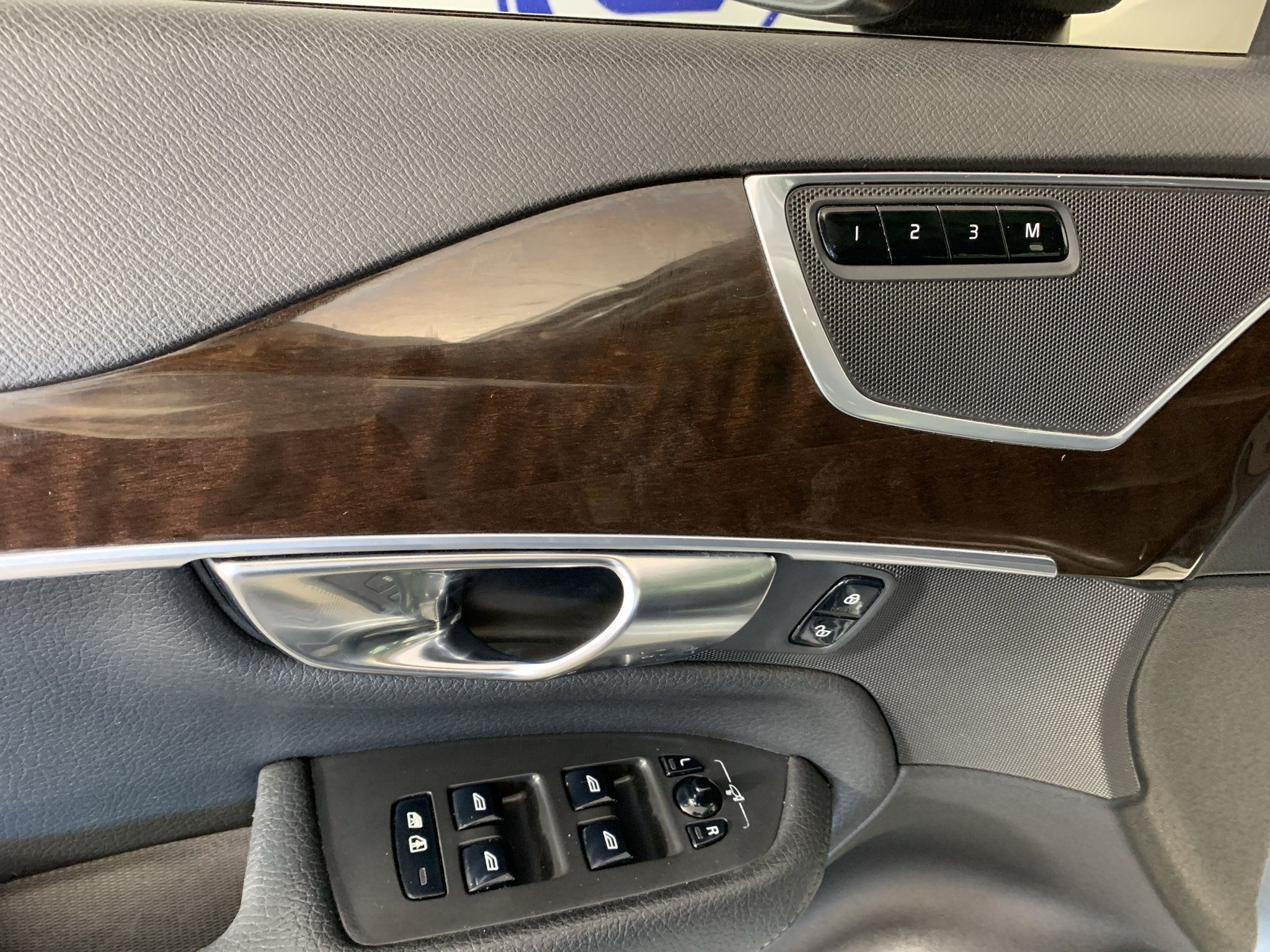Used 2019 Volvo XC90 T5 Momentum w/ Advanced Package AWD/4WD image 14