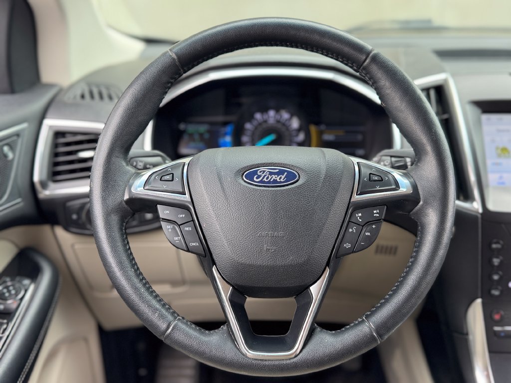 Used 2020 Ford Edge Titanium FWD image 14