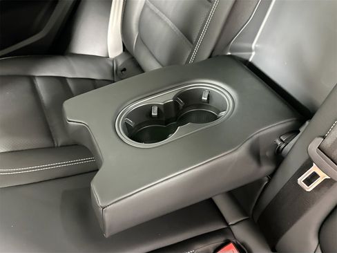 Certified 2025 Porsche Macan image 37